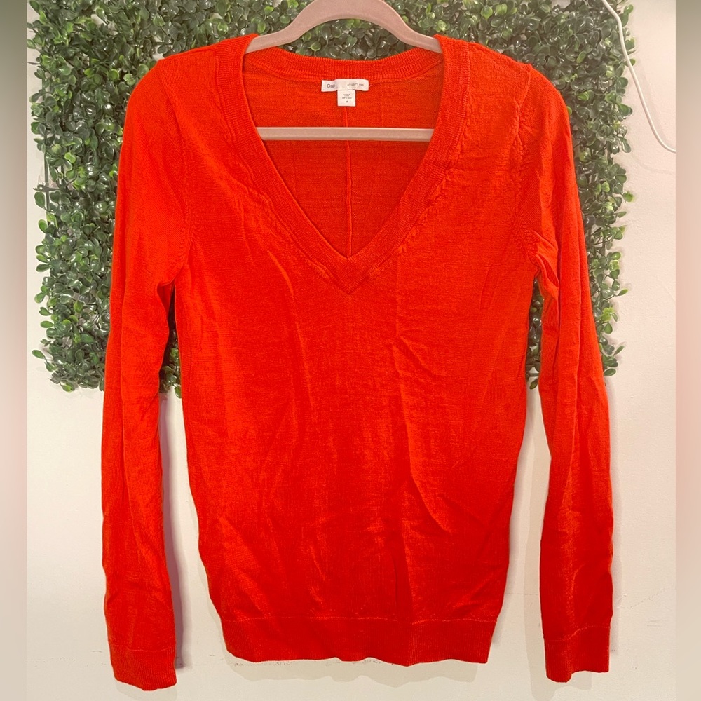 Gap ultra soft wool v-neck sweater size M